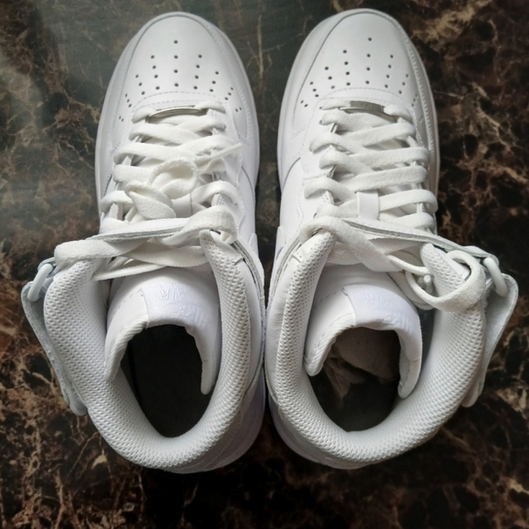 Nike Air Force 1 '07 Mid Streetwear/Lifestyle Shoes Size 7 Youth/8.5 Women - Picture 6 of 11